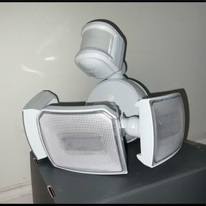 RING OUTDOOR SECURITY CAMERA LIGHT